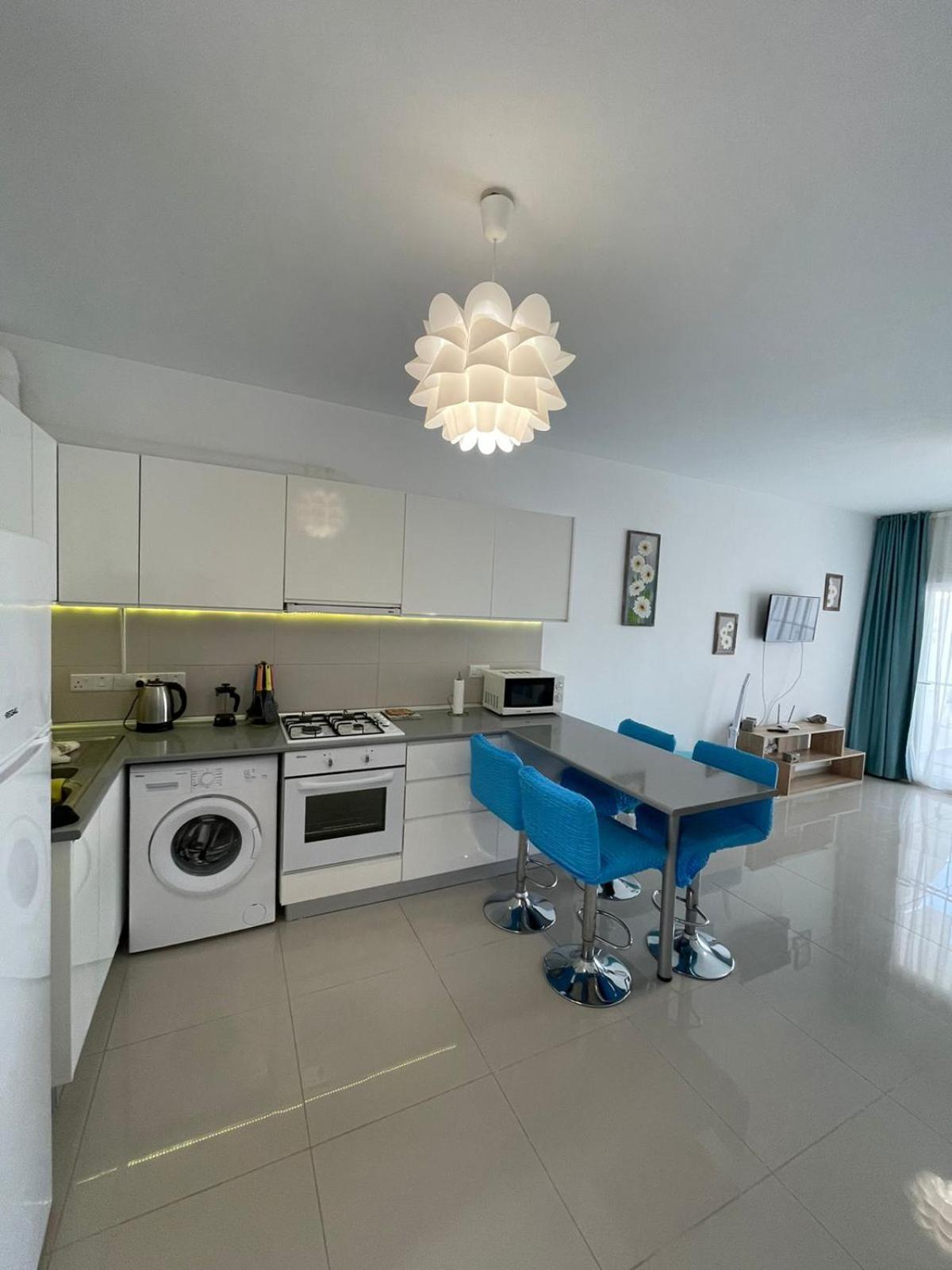 Blue Apartment In 5* Ceasar Resort Trikomo Екстериор снимка